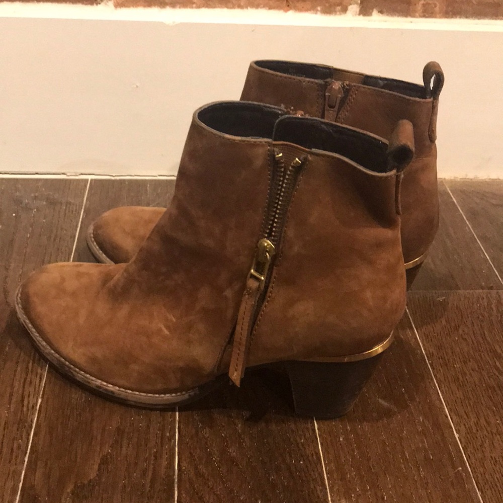 Steve Madden camel booties